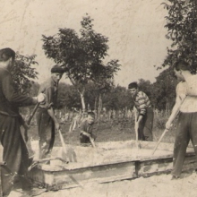 Série fotografií ze stavby kabin v roce 1961